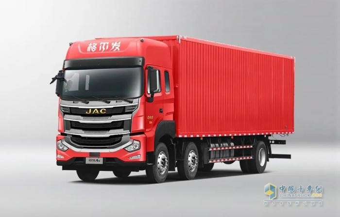 江淮格爾發(fā)：別再猛踩油門了！這樣開車，你也能省出半箱油！