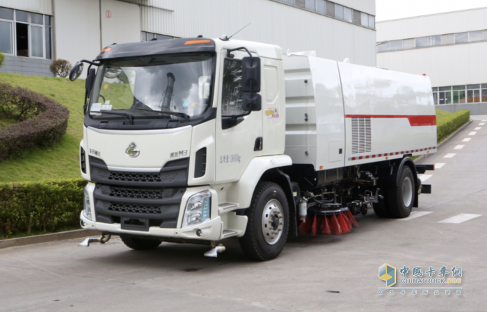 乘龍M3 4X2洗掃車，許你美好“衛(wèi)”來