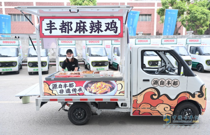 大力牛魔王汽車(chē)引領(lǐng)移動(dòng)新零售萬(wàn)億級(jí)賽道，首批移動(dòng)售賣(mài)車(chē)交付運(yùn)營(yíng)！
