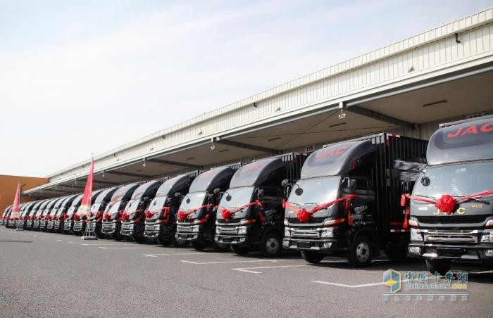 交車捷報頻傳，江淮1卡品牌勢能持續(xù)燃動