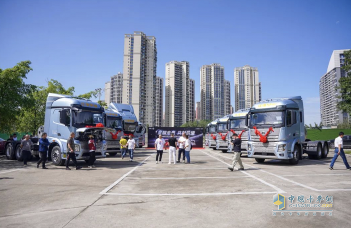 一舉交付30臺！ 江淮星耀X5 LNG牽引車搶灘西南 三大優(yōu)勢搶眼