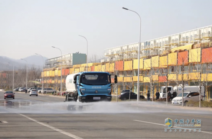 綠化噴灑車中的王牌 五征環(huán)?？萍?5方綠化噴灑車！