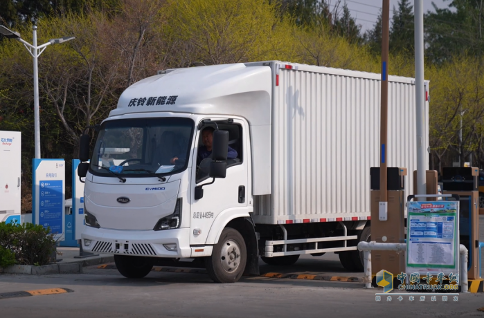 30年老司機(jī)決定“油換電”，為何認(rèn)準(zhǔn)慶鈴純電輕卡EVM100？