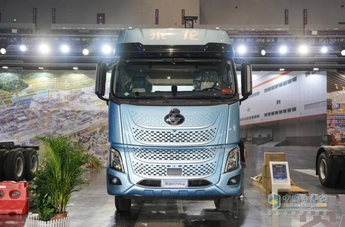 乘龍H7 Pro 6x2載貨車：當(dāng)“貨運(yùn)能手”遇上隱形坑，輕松操控，一路省心無負(fù)擔(dān)！