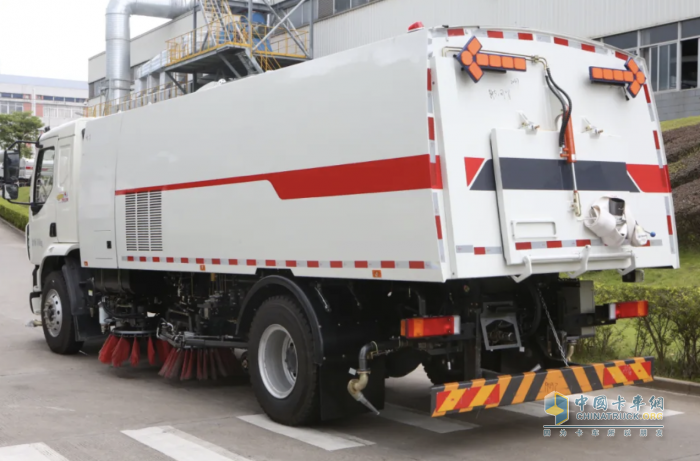 乘龍M3 4X2洗掃車，許你美好“衛(wèi)”來