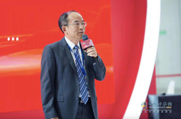 燃氣一體化動力鏈車交付 重磅產(chǎn)品齊亮相 東風康明斯武漢車展大展風采