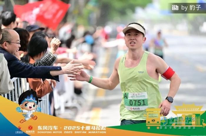 挑戰(zhàn)自我！超越極限！堰馬賽道上，看東風(fēng)營銷人奔跑向未來