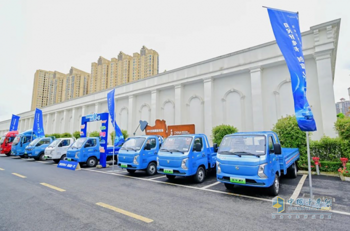 濰柴藍(lán)擎&漢德車橋X1純電小卡上市