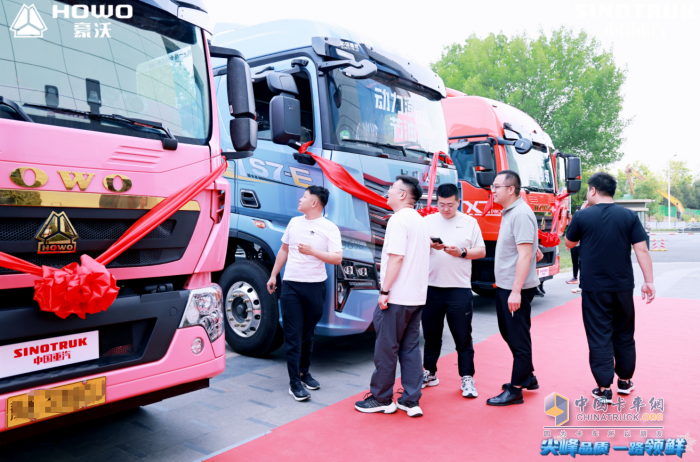 “冷鮮峰”盛夏發(fā)車！豪沃重卡夏日冷鏈盛宴燃爆鄭州