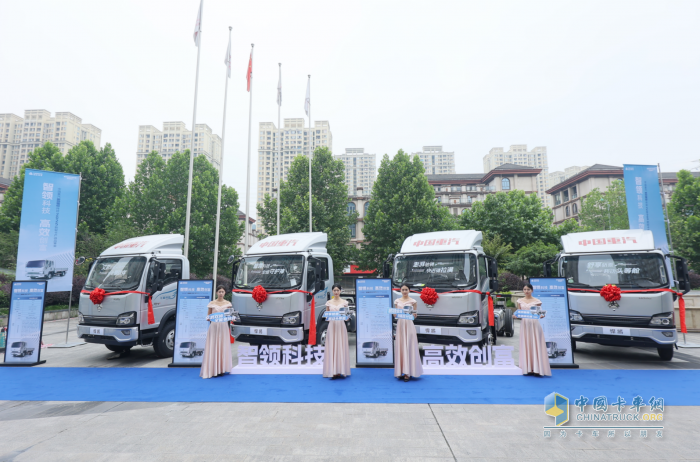 中國重汽HOWO輕卡2025款悍將新品：山城重慶的物流新選擇