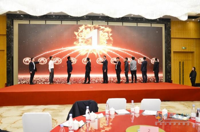 5000臺現(xiàn)象級大單“花落誰家”？慶鈴-瀧通攜手推動綠色智慧物流