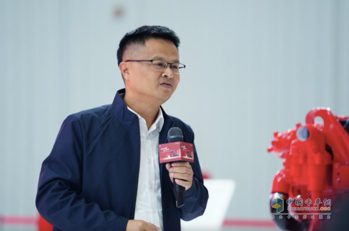 燃氣一體化動力鏈車交付 重磅產(chǎn)品齊亮相 東風康明斯武漢車展大展風采