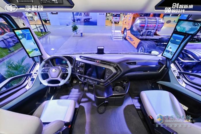 廣州車展高能看點(diǎn)：解放鷹途頭等艙，讓移動(dòng)的“家”時(shí)刻在線！