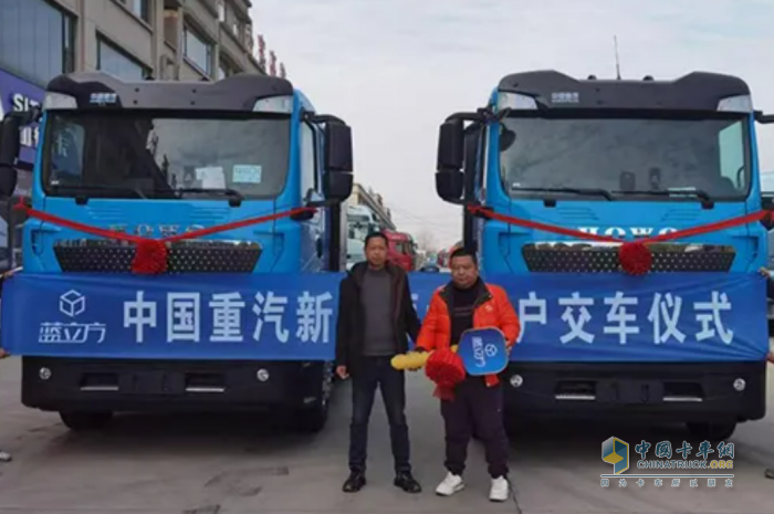 交車正燃！中國(guó)重汽豪沃純電牽引車，助力用戶馳騁新境！
