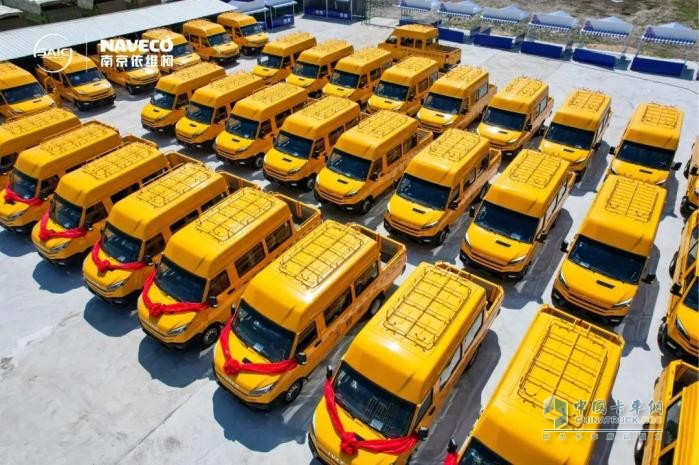 依維柯工程車成功交付哈爾濱鐵路局，為鐵路運(yùn)維注入新動(dòng)能！