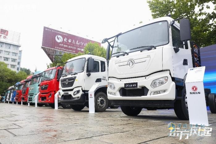 綠智雙翼，東風商用車發(fā)布龍擎2.0戰(zhàn)略等多項雙碳攻堅成果
