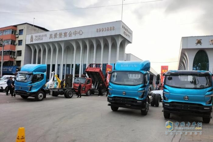 飛碟汽車燃油車4月推介會(huì)火爆全國 遍地開花！
