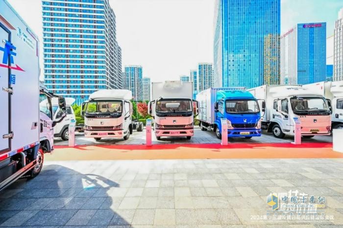 五大新質(zhì)生產(chǎn)力助力濰柴新能源商用車榮獲“2024年醫(yī)藥冷鏈十佳運輸裝備服務(wù)商”