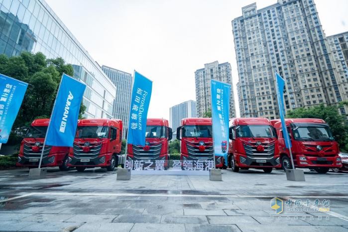 雙城上市，簽單356臺!歐曼星翼港口牽引車多重優(yōu)勢強化港口運輸效益