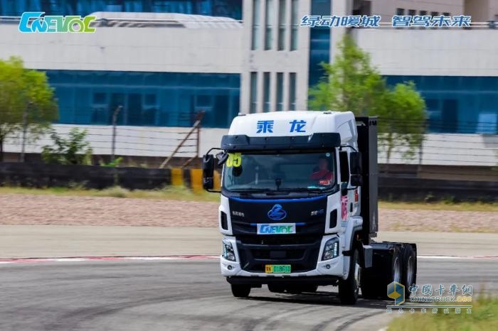 乘龍H5 400度充換電一體輕量化牽引車，出場即高光