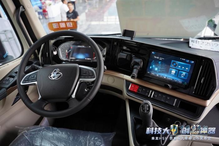 輕量低耗 多拉快跑，乘龍大單橋載貨車助力快遞企業(yè)騰飛！
