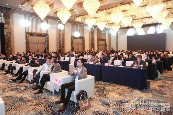 喜報(bào)！聯(lián)合重卡榮獲2024綠色重卡年度極致安全信賴(lài)品牌獎(jiǎng)！