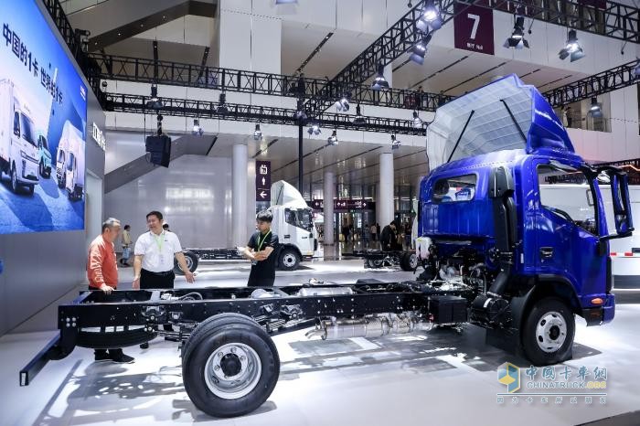 閃耀2025深圳國(guó)際商用車生態(tài)博覽會(huì) 江淮1卡智領(lǐng)綠色物流未來(lái)