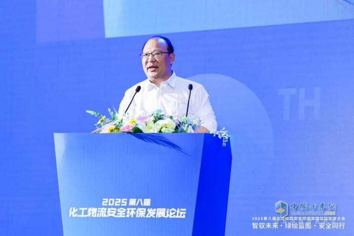 東風(fēng)商用車攜龍擎3.0動力鏈強勢亮相2025化工物流安全環(huán)保發(fā)展論壇