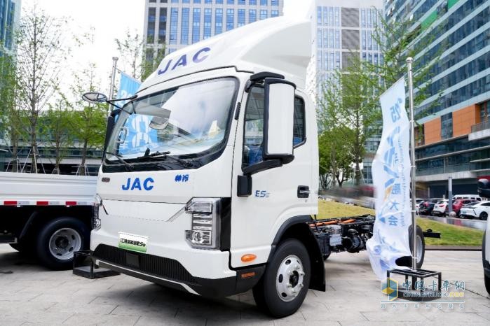 江淮1卡閃耀2025商用車金融大會，品牌勢能再升級