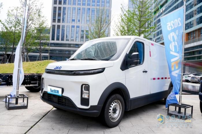 江淮1卡閃耀2025商用車金融大會，品牌勢能再升級