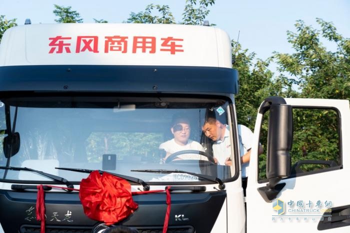 東風(fēng)商用車全國品鑒活動首站啟動 展示快遞運輸車的速遞價值