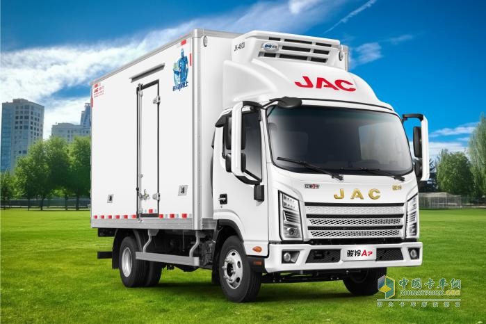 駿鈴A7冷藏車：冷鏈實(shí)力派，“鮮”鋒護(hù)航者