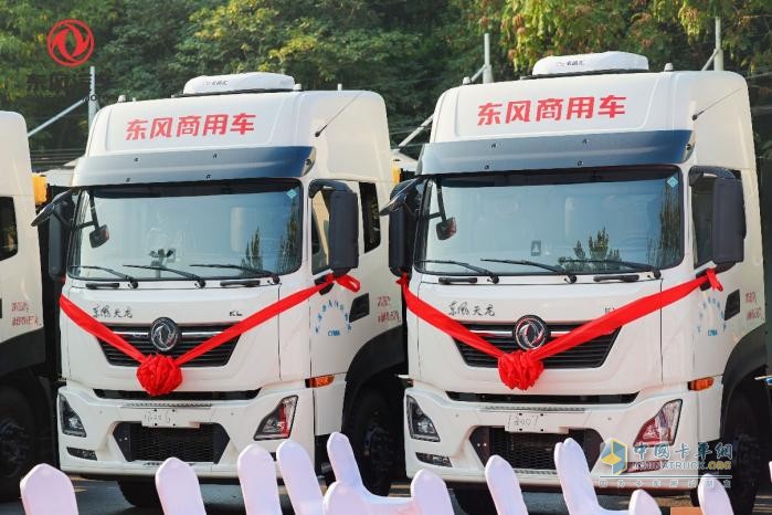 寶鋼X東風X華為聯(lián)手打造鋼鐵物流電動化示范！東風商用車50輛新能源重卡集中交付