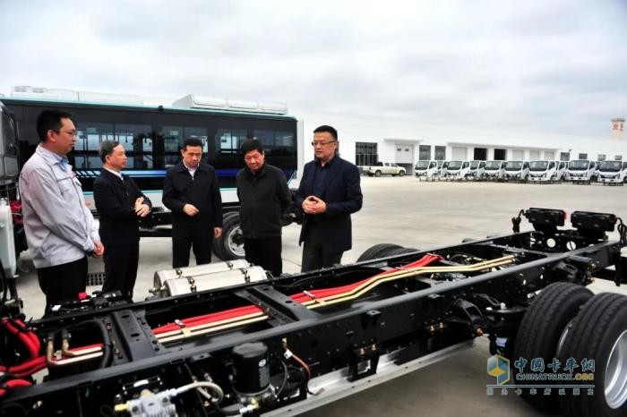 尤崢：新能源先行先試，為東風(fēng)輕型車(chē)高質(zhì)量發(fā)展筑牢根基