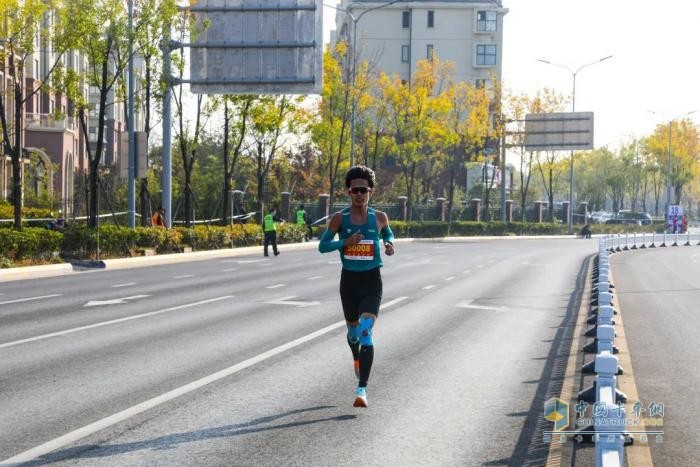 賽事官方唯一指定用車 飛碟汽車與跑友們共赴“日馬”之約！