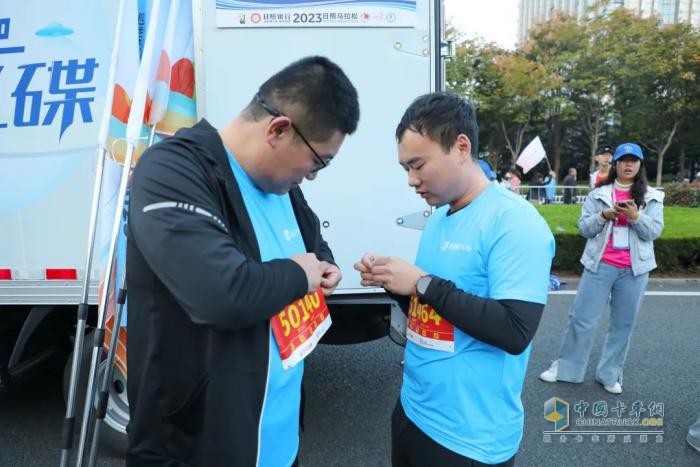 賽事官方唯一指定用車 飛碟汽車與跑友們共赴“日馬”之約！