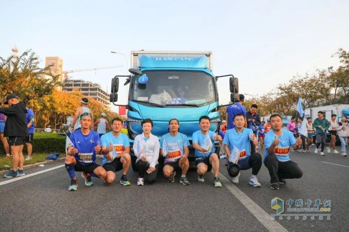 賽事官方唯一指定用車 飛碟汽車與跑友們共赴“日馬”之約！