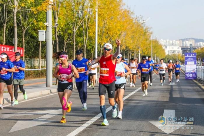 賽事官方唯一指定用車 飛碟汽車與跑友們共赴“日馬”之約！