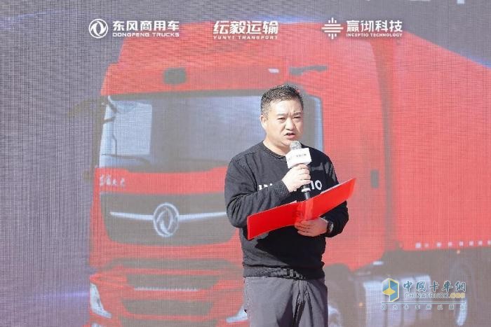 行業(yè)首批百臺級智能駕駛重卡交付！東風商用車再創(chuàng)干線物流新標桿