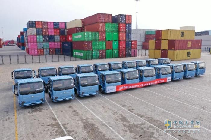 首批20臺(tái)電車交付柬埔寨客戶！濰柴新能源商用車與大象集團(tuán)打響合力出海戰(zhàn)略“第一槍”
