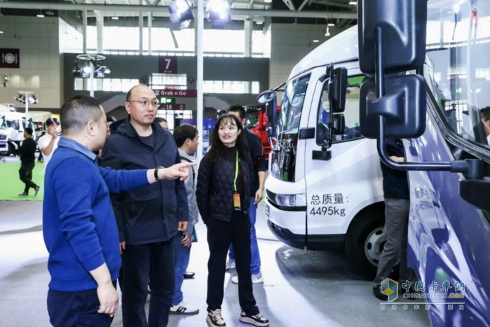 雙輪驅(qū)動，綠色物流 比亞迪亮相深圳國際商用車生態(tài)博覽會