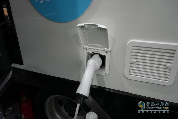 快上車！歐馬可智藍(lán)混動(dòng)房車帶你開啟無憂之旅！