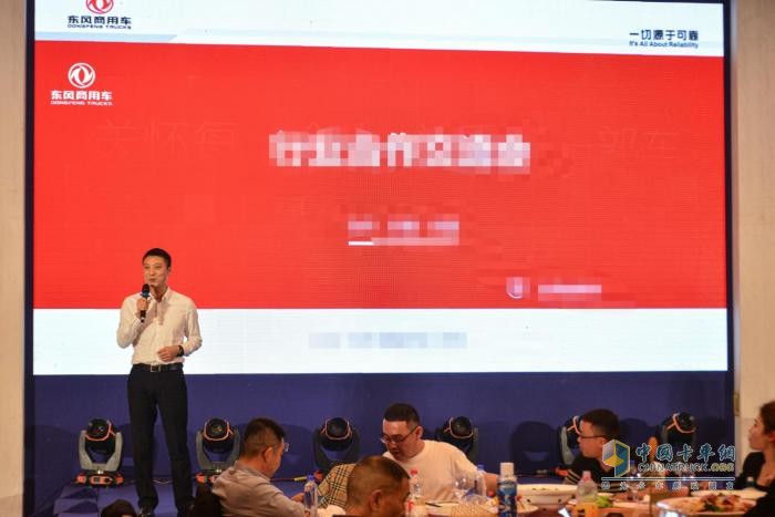 以可靠筑新程，東風商用車攜燃氣車賀蘇州信泰中運物流八載輝煌
