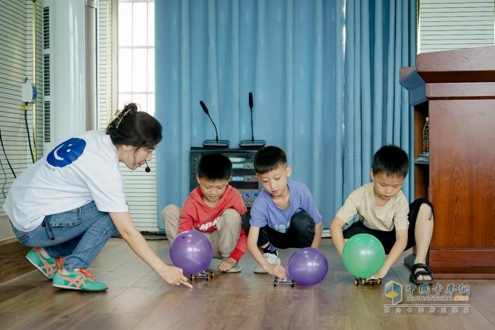 沃爾沃卡車“點亮未來計劃”：科技星火，燃亮湖南少年科技夢