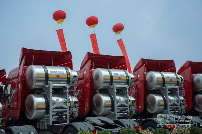 618之前批量交付260臺(tái)，誰(shuí)家快遞車這么受歡迎？