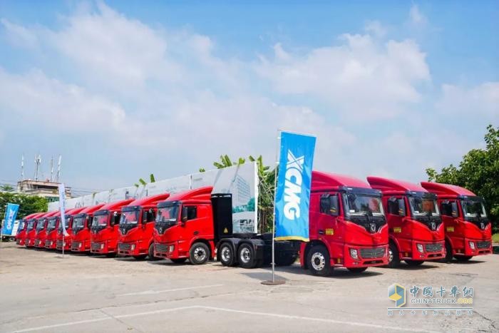 燃動(dòng)福建！百臺徐工新能源電動(dòng)牽引車交付