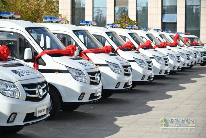 警用力量，守護安心！圖雅諾警用車輛批量交付，共筑城市“安全網”