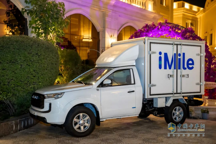江鈴汽車(chē)首批100臺(tái)JMC皮卡成功交付沙特iMile公司