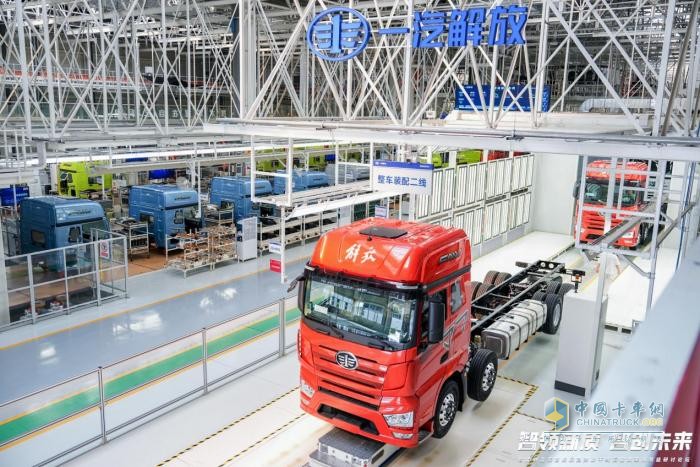 解放三年整車質(zhì)保，品質(zhì)護(hù)航省錢省心！