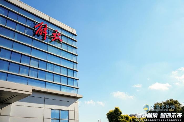 解放三年整車質(zhì)保，品質(zhì)護(hù)航省錢省心！